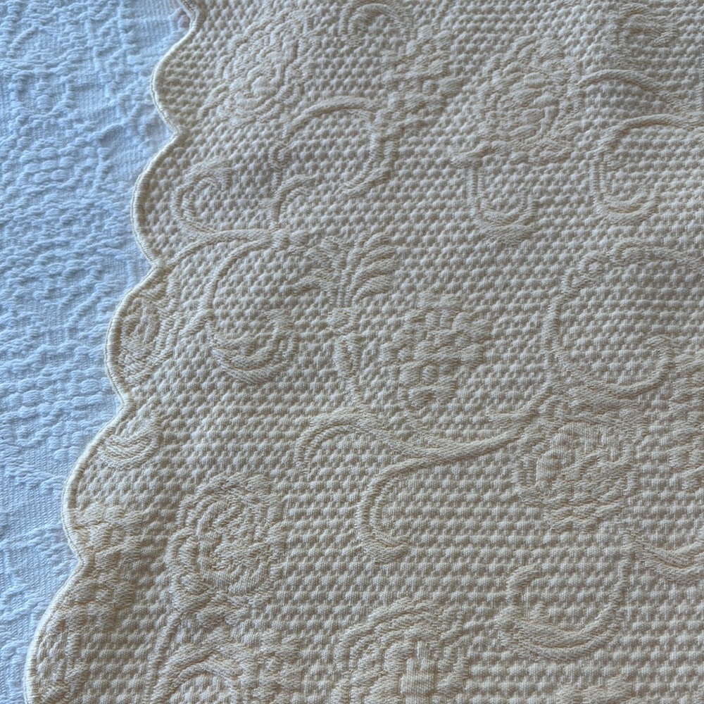 SFERRA Elegant  Quilt with Scalloped Design